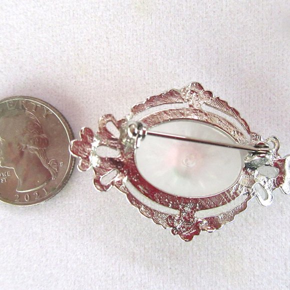Victorian Revival cameo style frosted lucite & pink rose brooch in silver frame - Picture 5 of 5